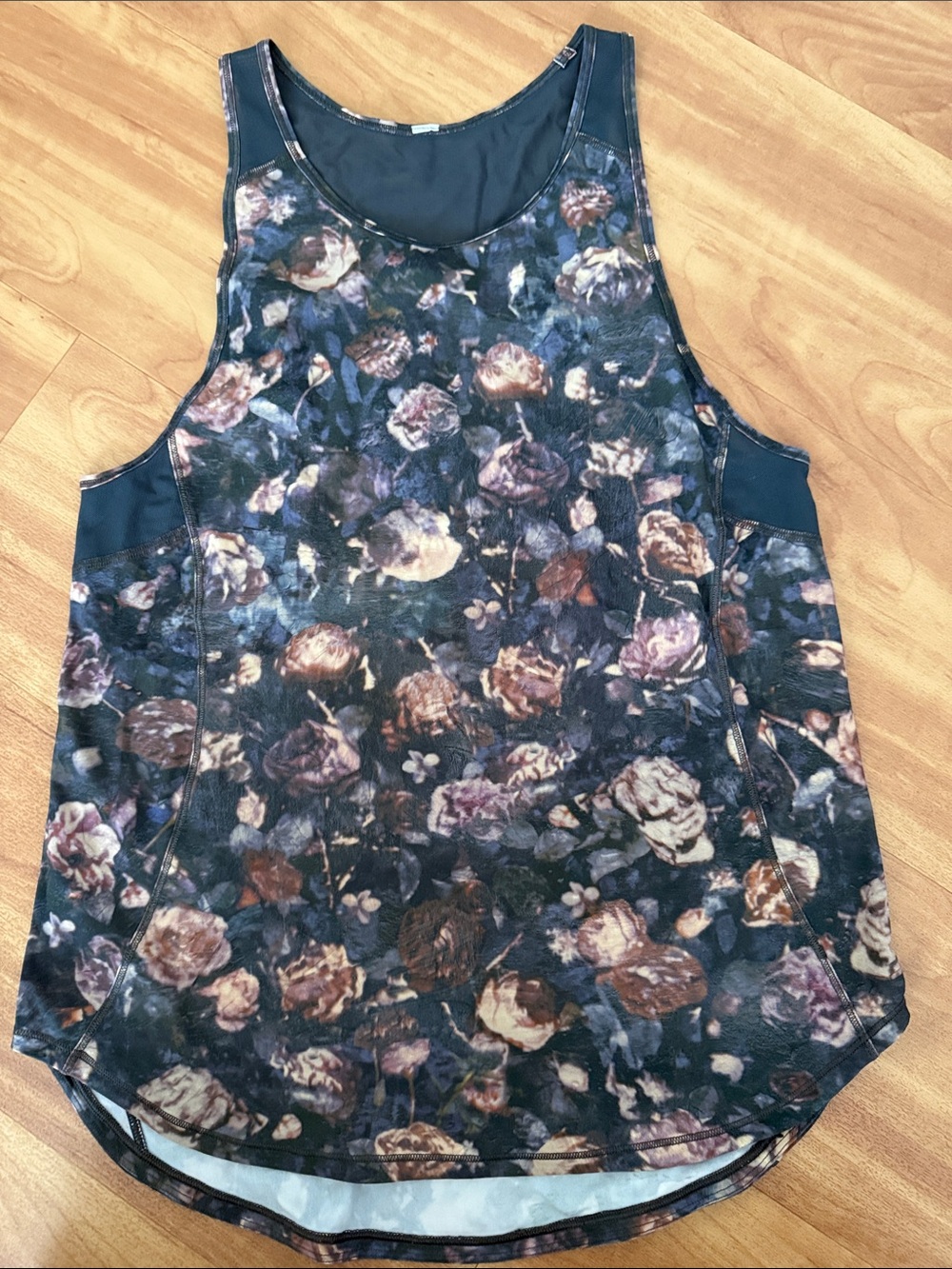 Lululemon sculpt top